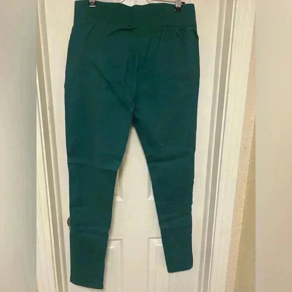 Womens plus size green pants Size 1x🔥 - Picture 3 of 9